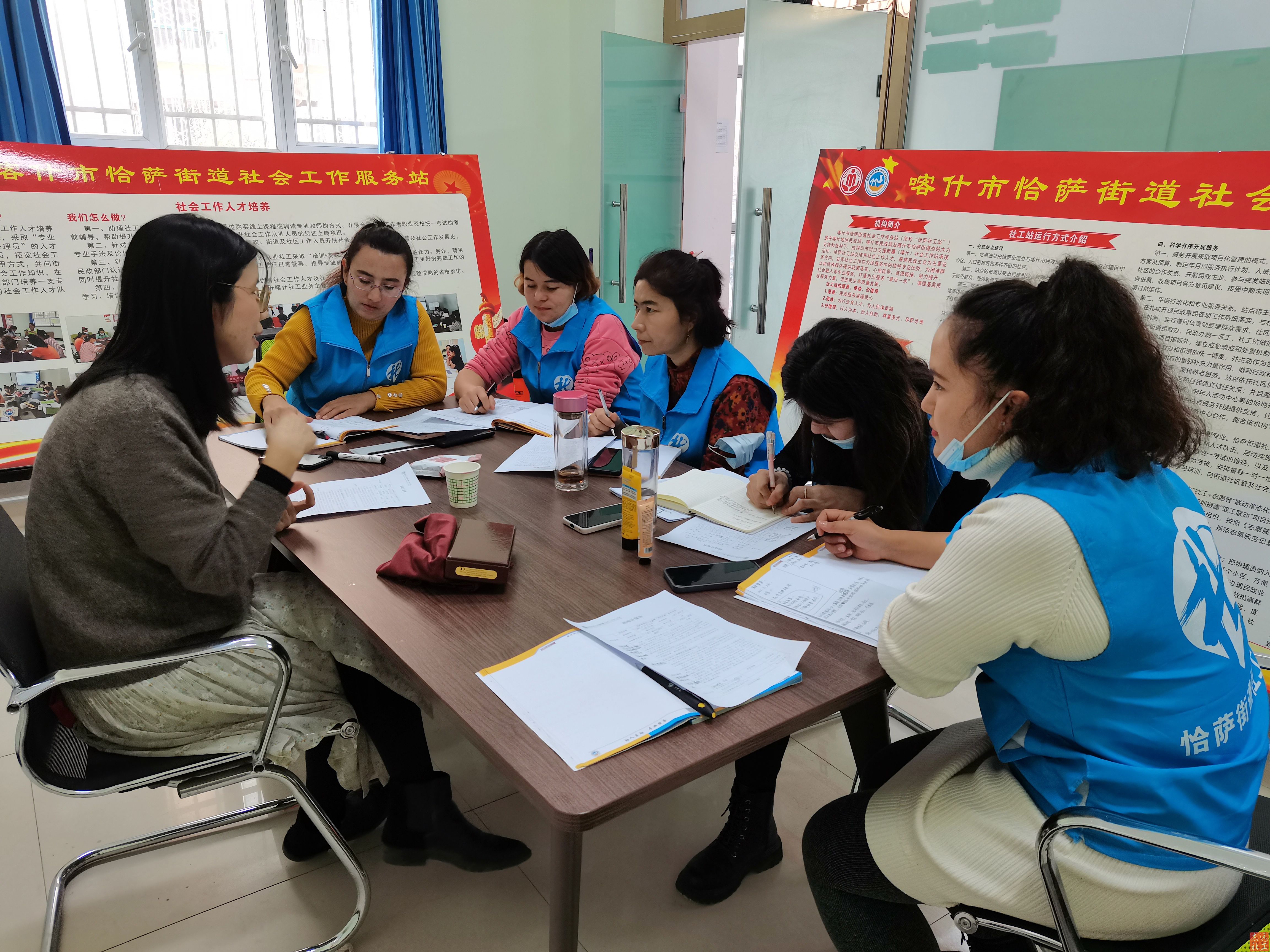 今年是深圳市对口支援新疆(喀什)社会工作站(简称深喀社工站)成立十